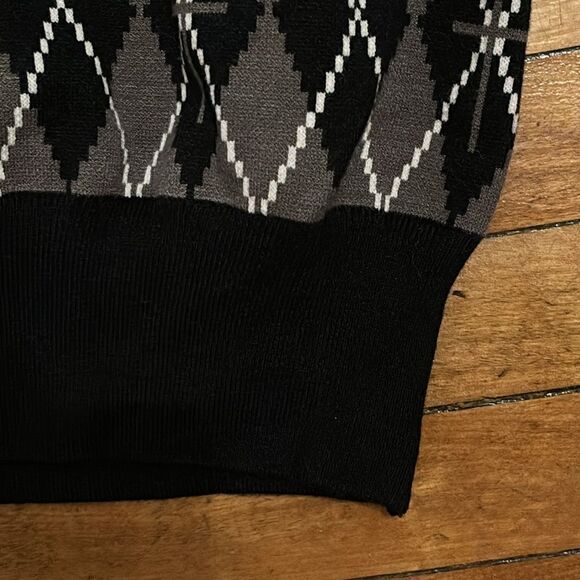 Cosmic Aura Girl’s Black and Grey Argyle Crop Sweater Vest Size 2 - Picture 3 of 8